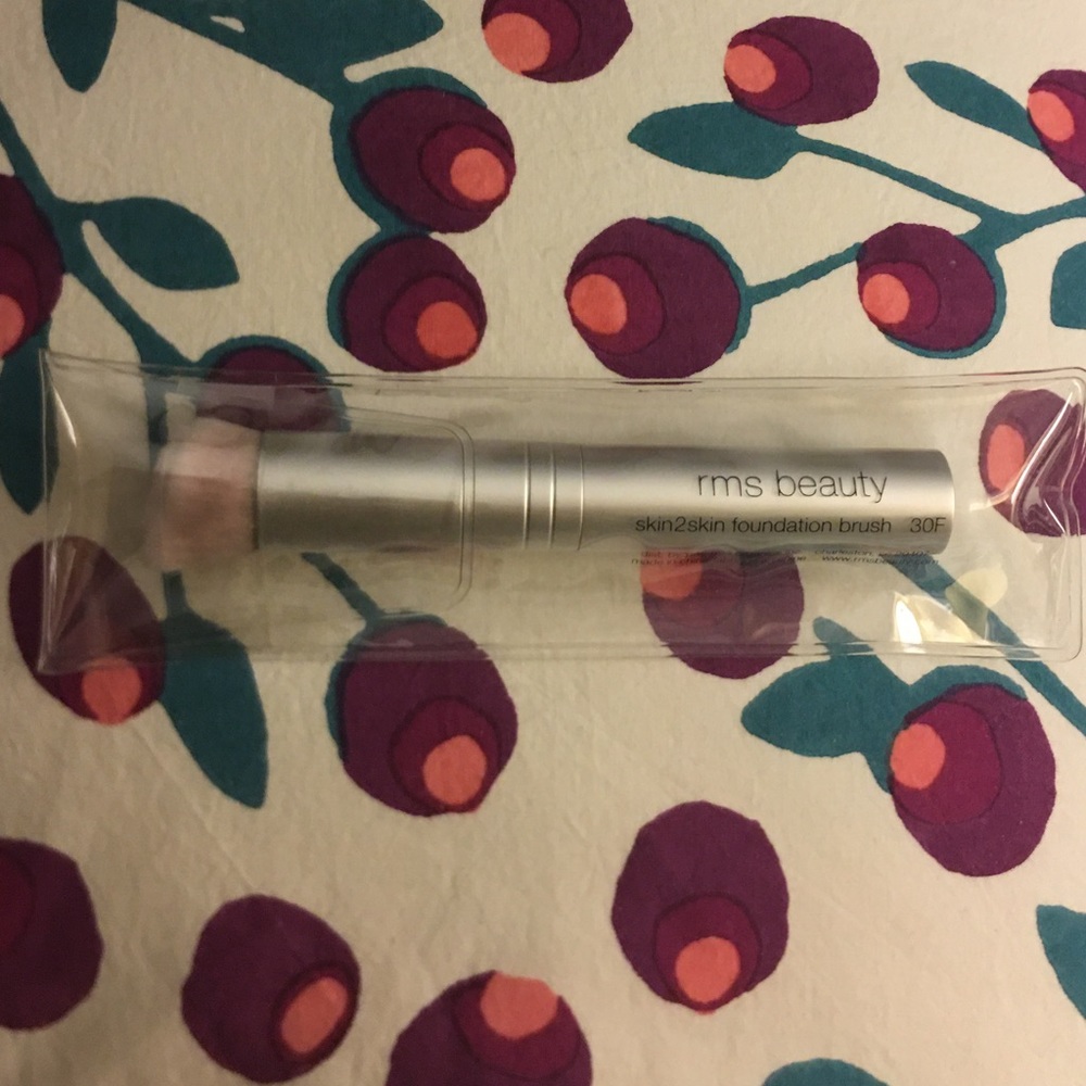 NWT💜RMS-“Skin2Skin”Foundation brush #30F-2 avail
